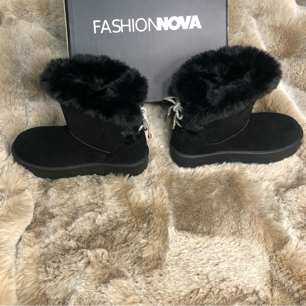 Fashion Nova Early Morning Black Faux Fur Platform Booties NWT - Picture 4 of 13